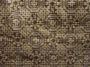 アンティーク　花蜀江文織り出し本場泥大島紬着物(割り込み絣)